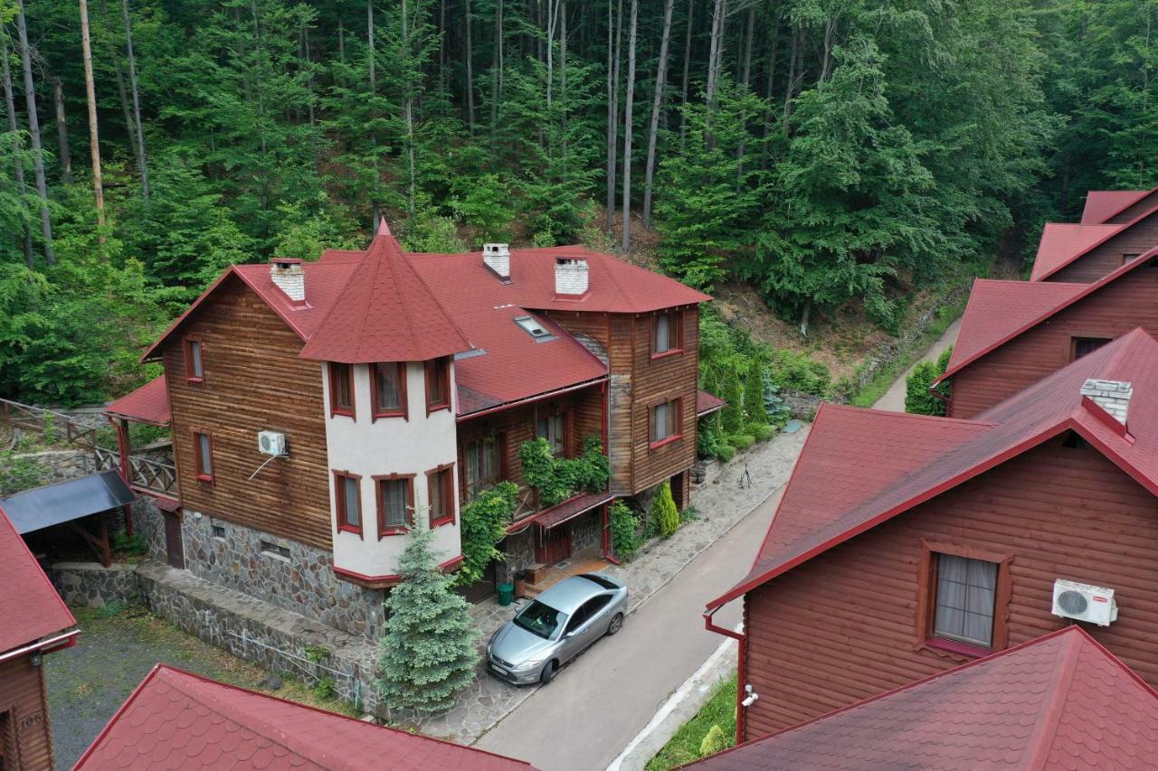 Elf-Cottage Tur'ya Paseka Exteriér fotografie